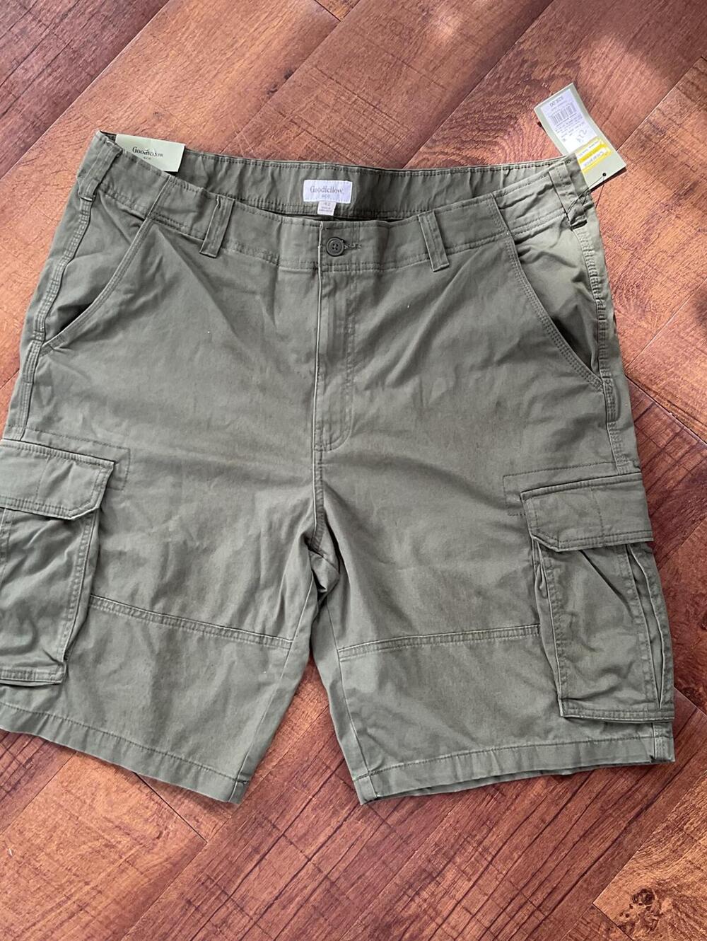 Goodfellow  Men's Olive Green Cargo Shorts Size 42